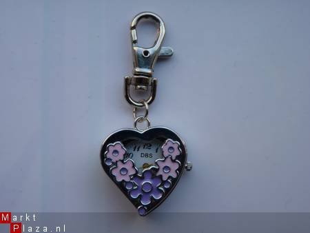 Sleutelhanger/horloge hart met bloemetjes (paars/lila) - 1