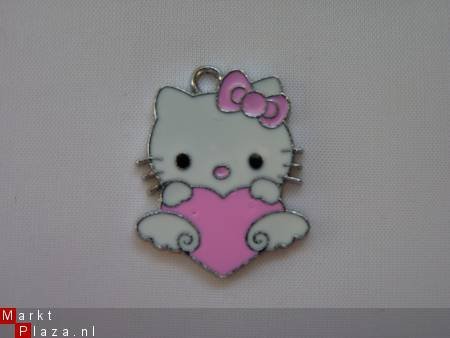 Geëmailleerde bedel - Hello Kitty met hart (roze) - 1