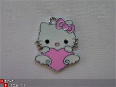 Geëmailleerde bedel - Hello Kitty met hart (roze)