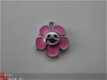 Geëmailleerde bedel - bloem/gezichtje (roze) - 1 - Thumbnail