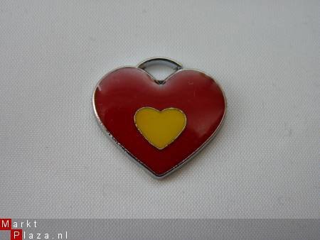 Geëmailleerde bedel - hartje (rood/geel) - 1
