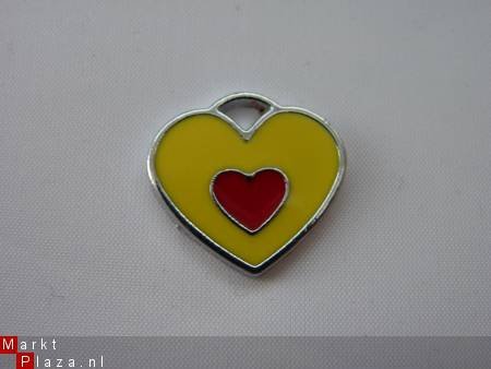 Geëmailleerde bedel - hartje (geel/rood) - 1