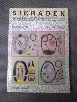 Sieraden Werkboek eenvoudige materialen Pauline Brink - 1