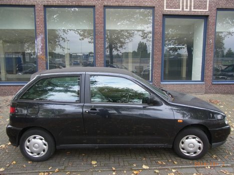 Seat Ibiza Zwart Plaatwerk Sloopauto inkoop Den haag - 2