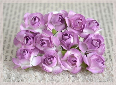 Papieren roosjes, licht violet-wit. Per 10 - 1