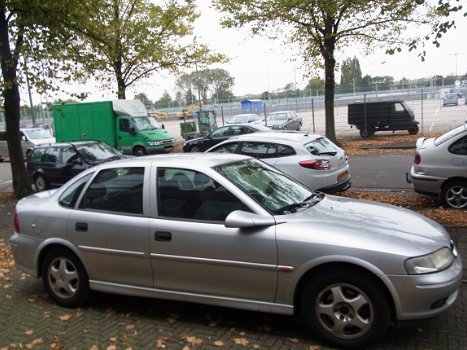 Opel Vectra 1.6 16 v Bouwjaar 2000 Plaatwerk kleurcode Z 147 - 2