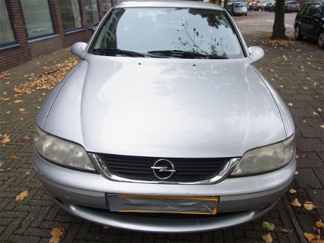 Opel Vectra 1.6 16 v Bouwjaar 2000 Plaatwerk kleurcode Z 147 - 3