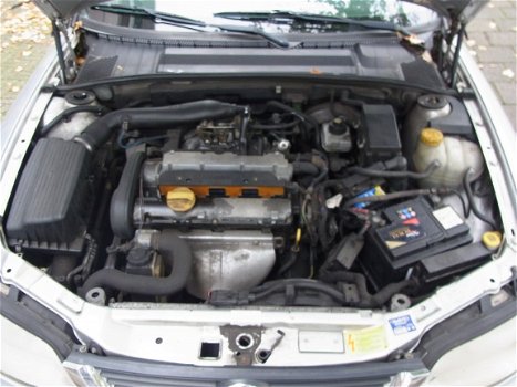 Opel Vectra 1.6 16 v Bouwjaar 2000 Plaatwerk kleurcode Z 147 - 6