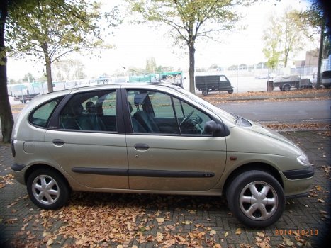 Renault Megane Scenic Plaatwerk en diverse Onderdelen - 2