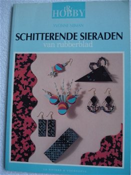 Schitterende sieraden van rubberblad Yvonne Nijman retro Paperback, 1992, 48 p. Gewicht 127 gr ver - 1