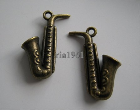 bedeltje/charm muziek : saxofoon brons ( nog 13 st. ) - 27x16 mm - 1