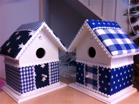 Vogelhuisje voor de babykamer in blauw-wit - 1