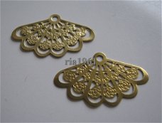bedeltje/charm mode accessoires:waaier filigree goud-25x15mm