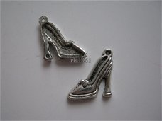 bedeltje/charm schoenen:hakje (plat) - 15x16 mm