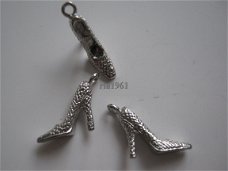 bedeltje/charm schoenen:hakje 06 - 22x13 mm