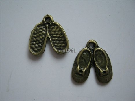 bedeltje/charm schoenen:babyschoentjes brons - 17x16 mm - 1