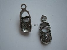 bedeltje/charm schoenen:babyschoentje - 21 x 9 mm (nog 12 st.)