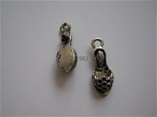 bedeltje/charm schoenen:slipper met hakje - 23x8 mm