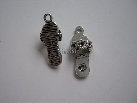 bedeltje/charm schoenen:slipper - 23x10 mm - 1