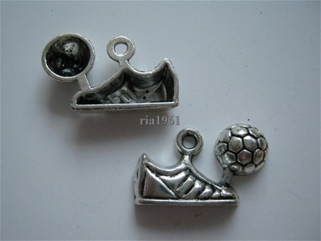 bedeltje/charm schoenen:voetbalschoen+bal - 25x15 mm - 1