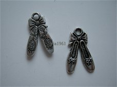 bedeltje/charm  schoenen:balletschoenen 2 - 21x13 mm