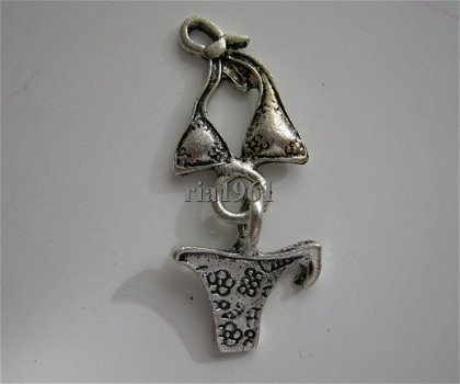 bedeltje/charm mode kleding:lingeriesetje - 30x11 mm - 1