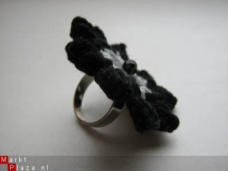 ** Verstelbare ring BLOSSOM (zwart) - Afbeelding 2