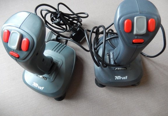 2x Joyfighter 100 plus - merk Trust - Afbeelding 2