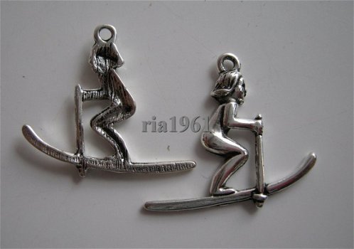 bedeltje/charm sport: skier - 26x24 mm - 1