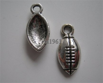 bedeltje/charm sport :rugbybal - 15x7 mm:10 voor 0,75 - 1