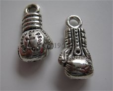 bedeltje/charm sport:bokshandschoen - 22x11 mm(ZWAAR)