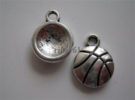 bedeltje/charm sport : basketbal half rond - 10x13 mm - 1