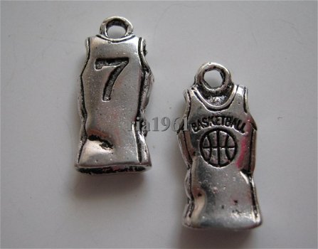 bedeltje/charm sport:basketbalshirt - 14x8x2 mm - 1