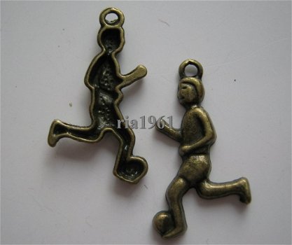 bedeltje/charm sport:voetballer brons - 23x12 mm - 1