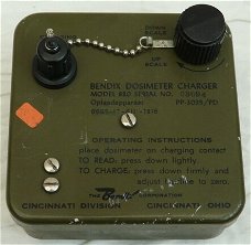 Dosimeter Charger / Dosismeter Oplader, Bendix, Model 880 / PP-3035, KL, jaren'60.(Nr.2)