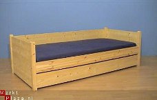 massief houten BED met 2 LADEN