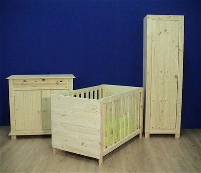 massief houten BABYKAMER - 1