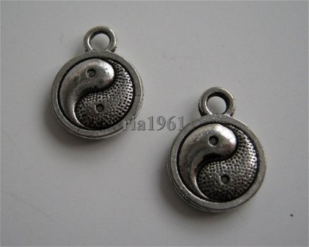 bedeltje/charm buddha: yin-yang - 13x10 mm - 1
