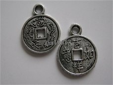 bedeltje/charm buddha :chin.muntje 2 - 17x13 mm(nog 3 st.)