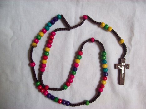 kleurige hippieketting rozenkrans met kruisje wood cross hout - 3