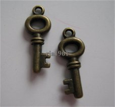 bedeltje/charm sleutel: sleutel 03 brons  - 21x8 mm