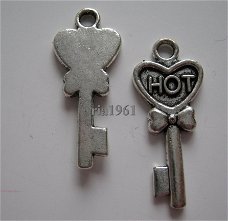 bedeltje/charm sleutel:sleutel 07 - HOT - 30x12 mm