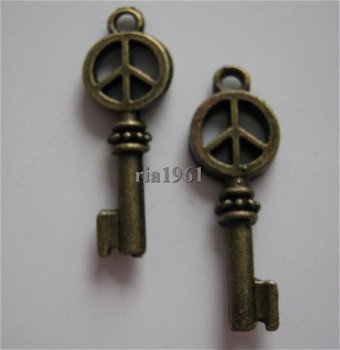 bedeltje/charm sleutel:sleutel peace brons - 27x10 mm - 1