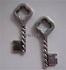 bedeltje/charm sleutel: sleutel 13 - 25x10 mm