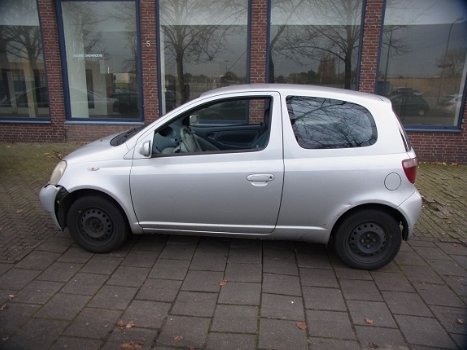 Toyota Yaris Bouwjaar 2001 Plaatwerk en diverse Onderdelen - 3