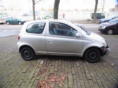 Toyota Yaris Bouwjaar 2001 Plaatwerk en diverse Onderdelen - 4