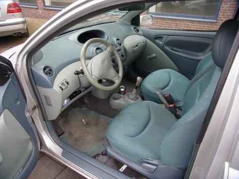 Toyota Yaris Bouwjaar 2001 Plaatwerk en diverse Onderdelen - 6