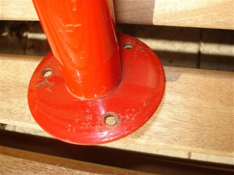 Retro vintage rode design ijzeren kapstok 1 buis gebogen 80 cm breed diep 30 cm In goede staat jaren - 2