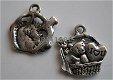 bedeltje/charm dieren: beertje in mand - 17x15 mm - 1 - Thumbnail