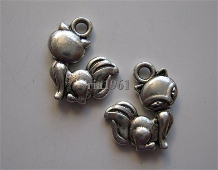 bedeltje/charm dieren: poesje pèpè - 15x13 mm - 1